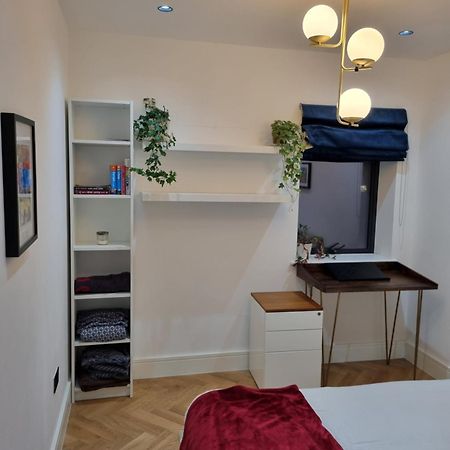 Bright Spacious Apartment In The Park Лондон Екстер'єр фото