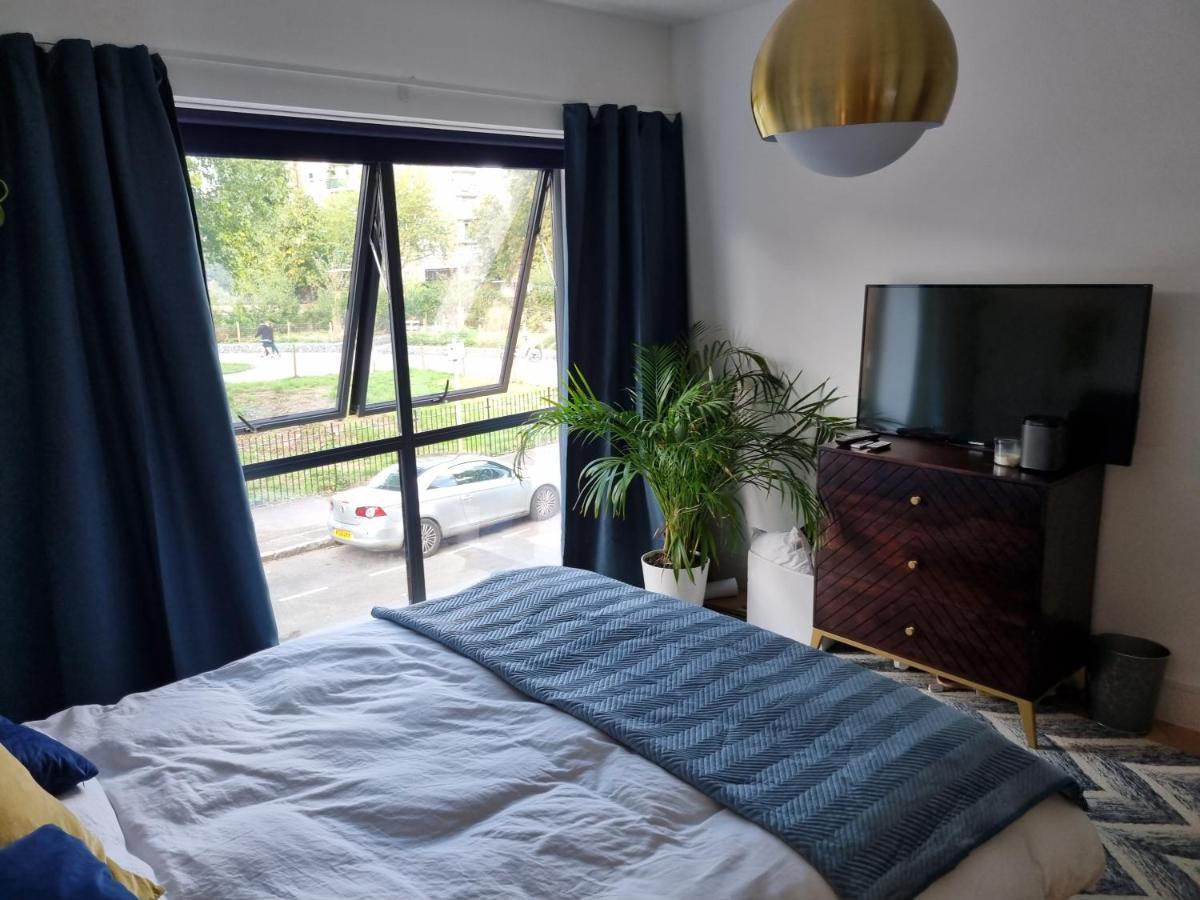 Bright Spacious Apartment In The Park Лондон Екстер'єр фото